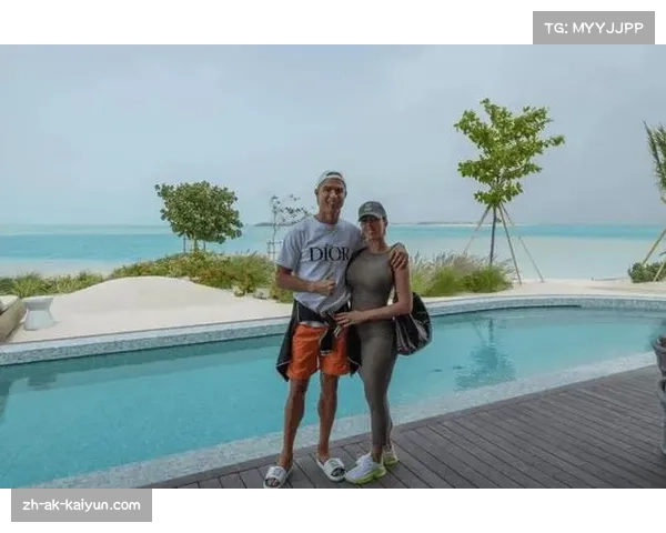 罗纳尔多与未婚妻海边度假浪漫满满尽显甜蜜恩爱时光 罗纳尔多与未婚妻海边度假浪漫满满尽显甜蜜恩爱时光